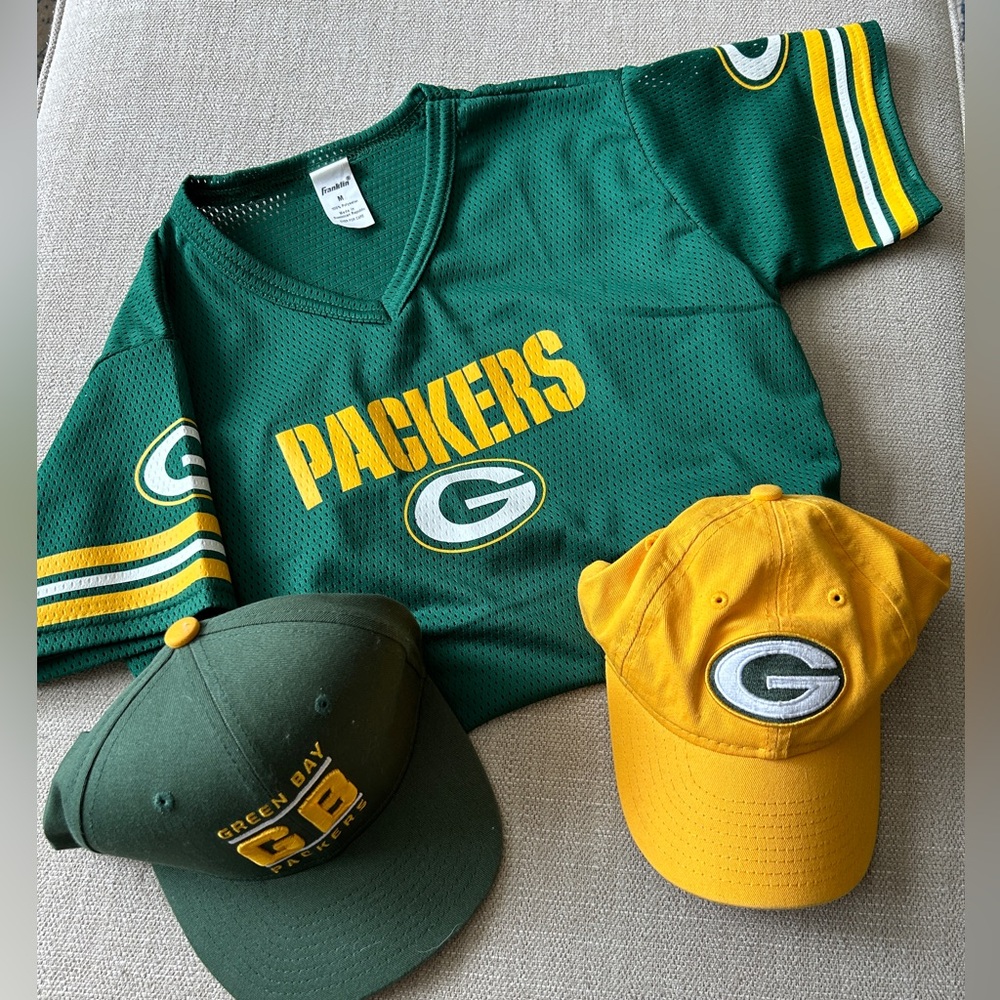 🏈 “Packers Bundle” Greenbay Packers football Shirt, Medium, 2 hats